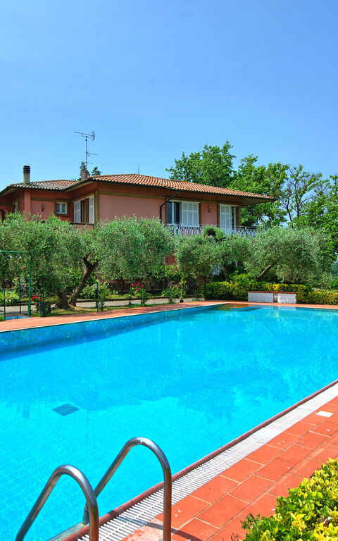 Villa Adriana: Exteriör, slå samman, Utomhus