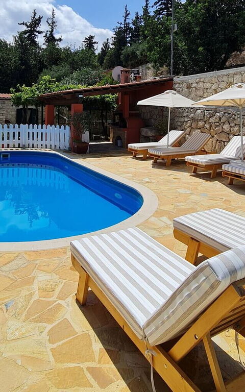 Villa Nikolas: Exteriör, slå samman