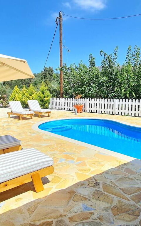 Villa Nikolas: Exteriör, slå samman