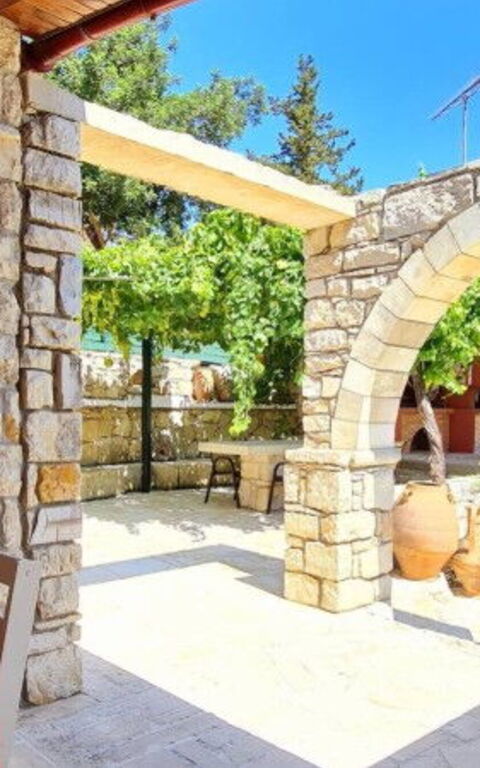 Villa Nikolas: Exteriör