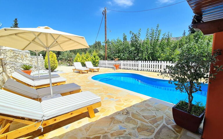 Villa Nikolas: Exteriör, slå samman