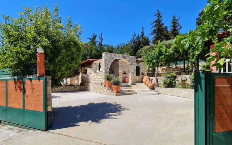 Villa Nikolas: Exteriör