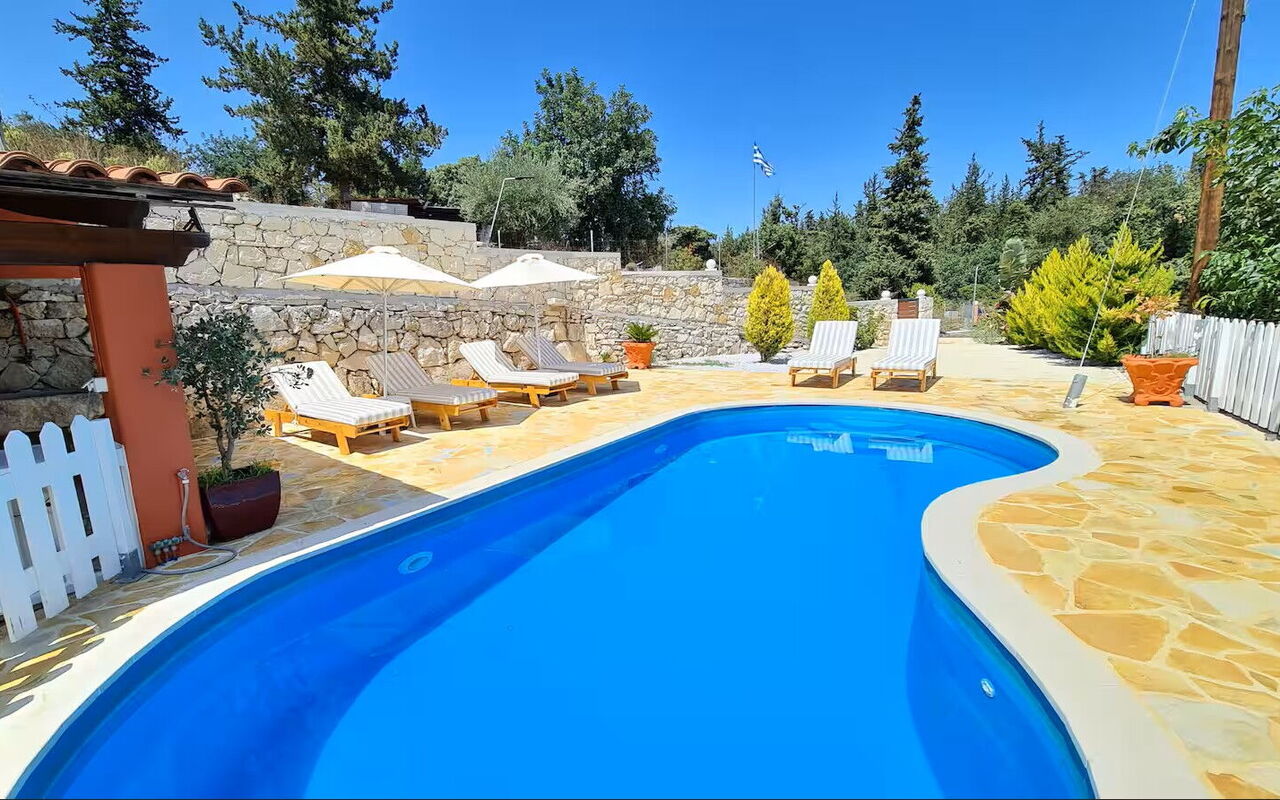 Villa Nikolas: Exteriör, slå samman