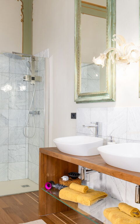 Villa Silvia: Badrum