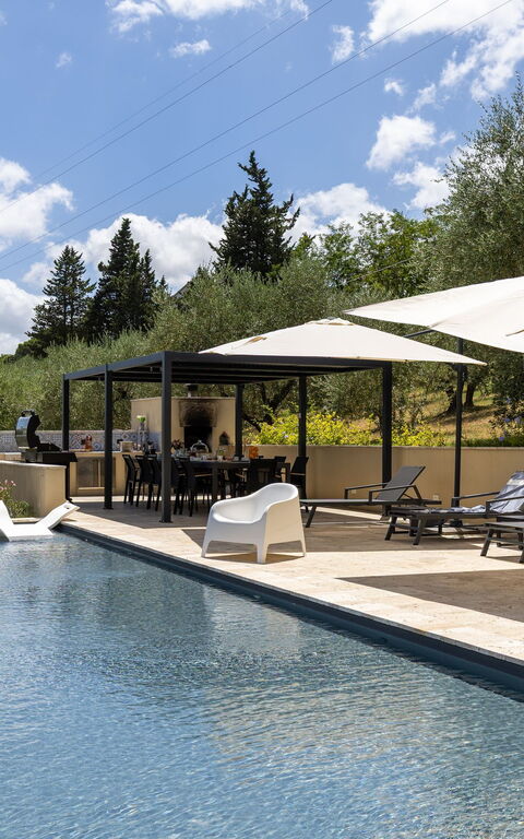 Villa Silvia: Exteriör, slå samman