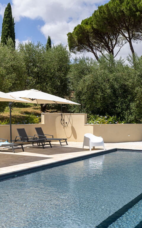 Villa Silvia: Exteriör, slå samman