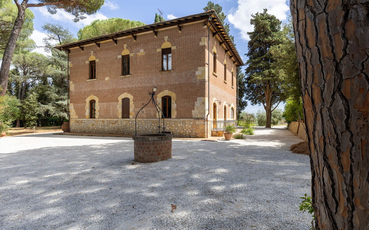 Villa Silvia: Exteriör, Utomhus