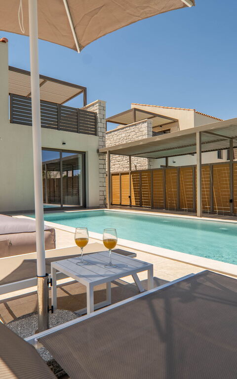 Villa Zen Hephaistos: Exteriör, slå samman, Utomhus