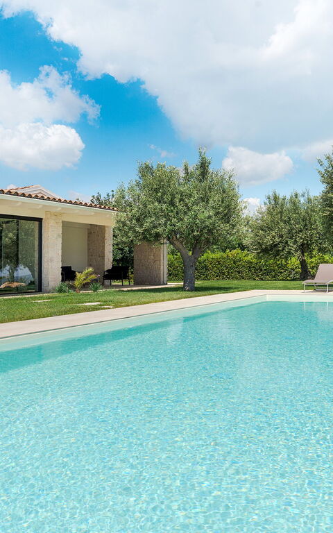 Netina Domus: slå samman, Utomhus