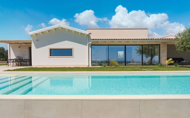 Netina Domus: slå samman, Utomhus