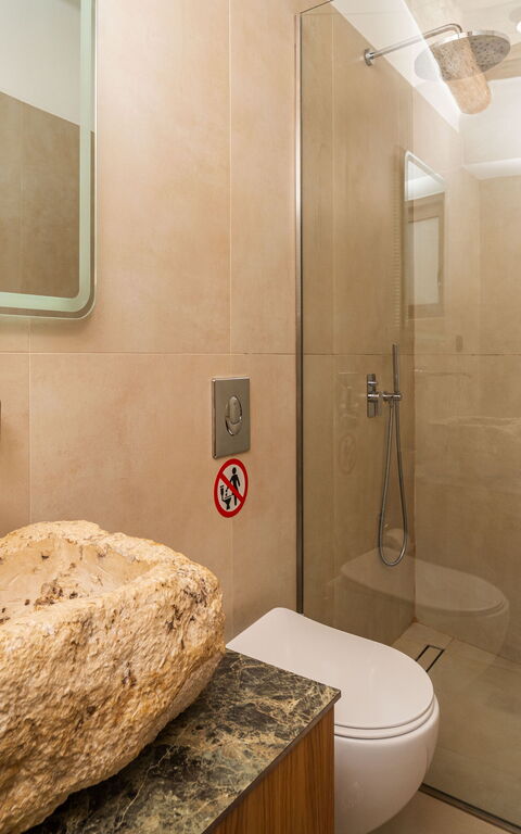 Villa Platon: Badrum