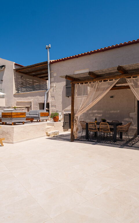 Villa Platon: Exteriör, Utomhus