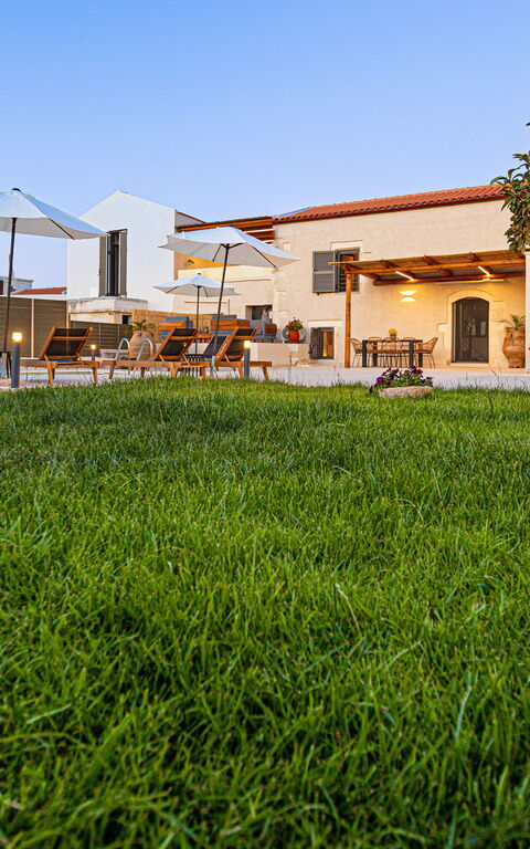 Villa Platon: Exteriör, Trädgård, Utomhus