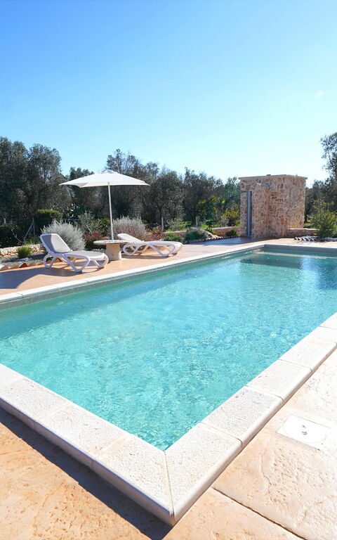 Trullo Samanta: Exteriör, Utomhus