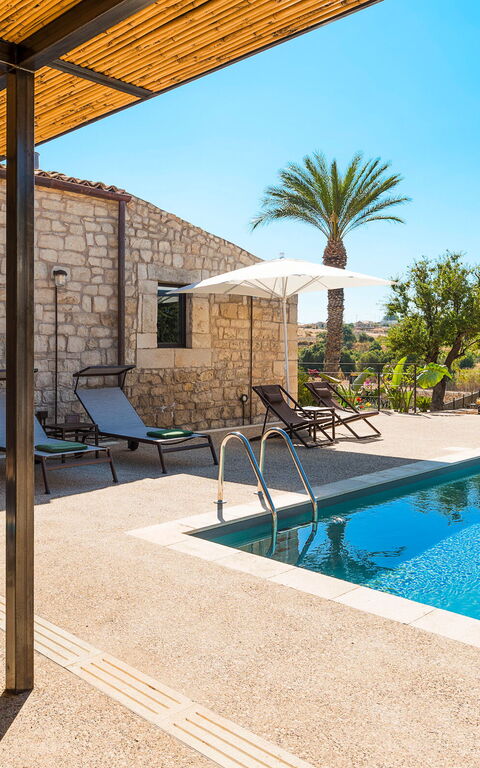 Dimora Spinazzella: Exteriör, slå samman, Utomhus