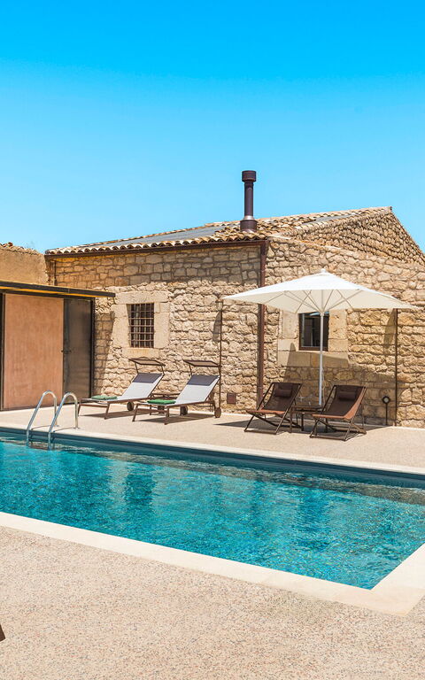 Dimora Spinazzella: Exteriör, slå samman, Utomhus