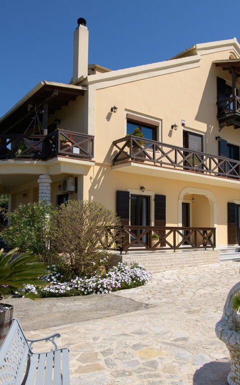 Villa Irida: Exteriör, Utomhus