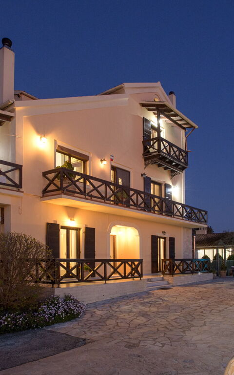 Villa Irida: Exteriör, Utomhus