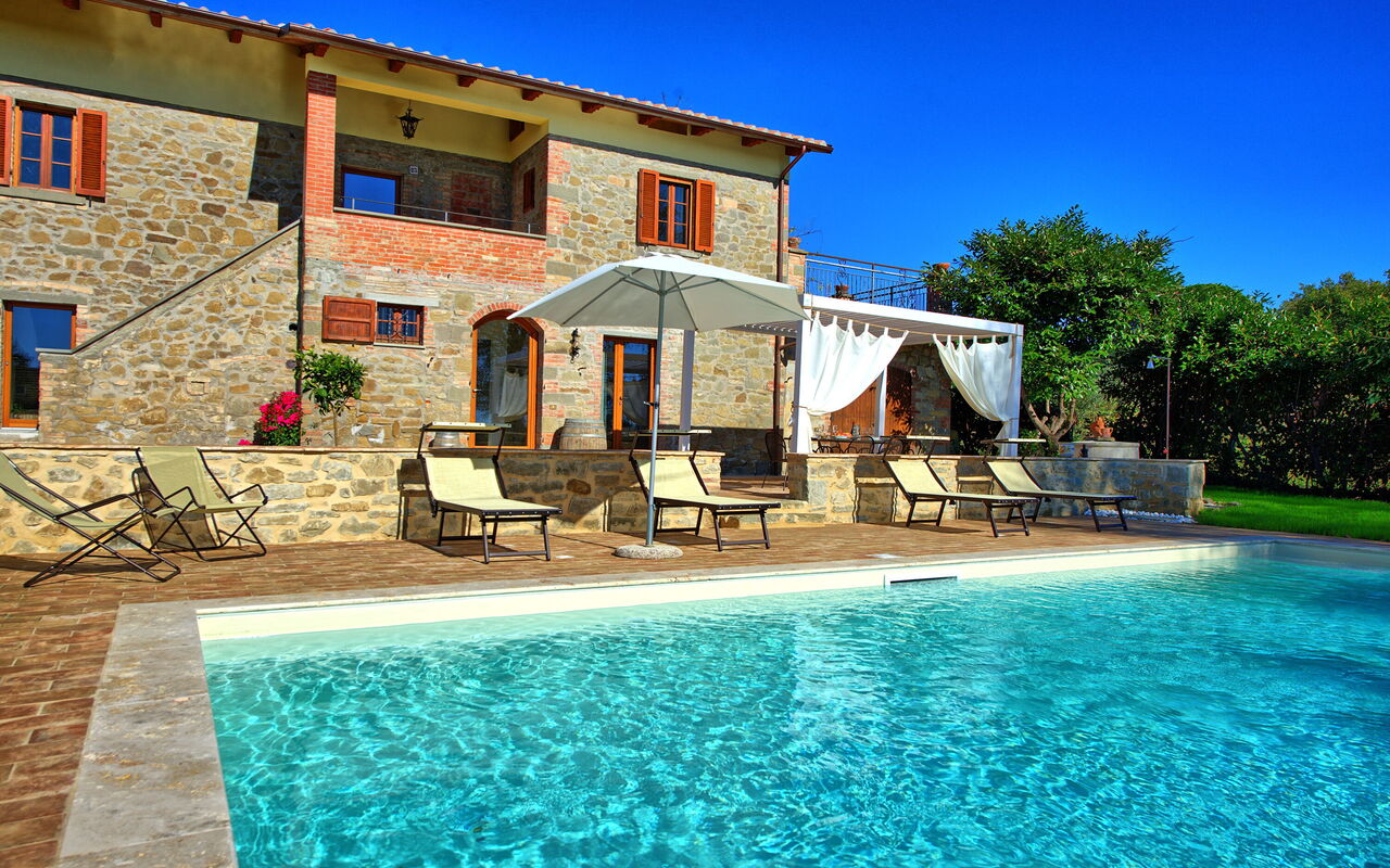 Villa Anna: Exteriör, slå samman, Utomhus