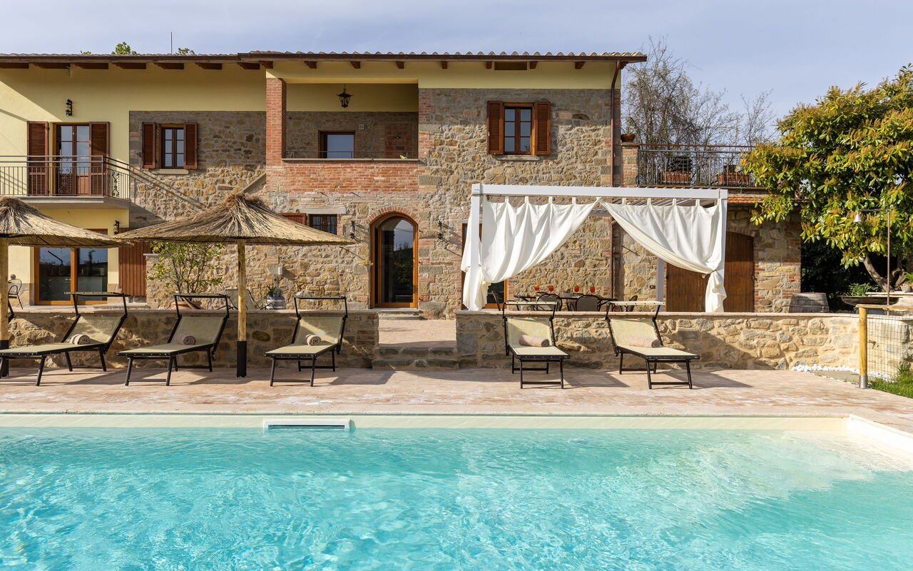 Villa Anna: Exteriör, Utomhus