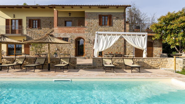 Villa Anna: Exteriör, Utomhus