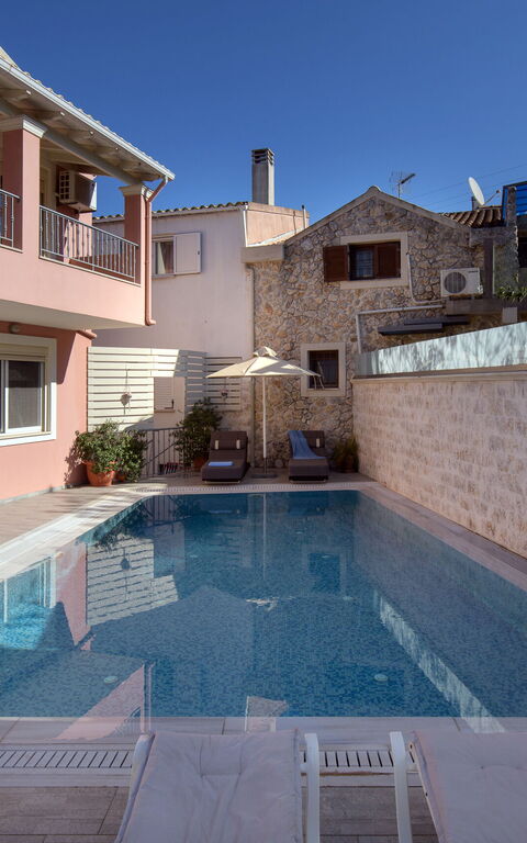 Doctor'S House: Exteriör, slå samman, Utomhus