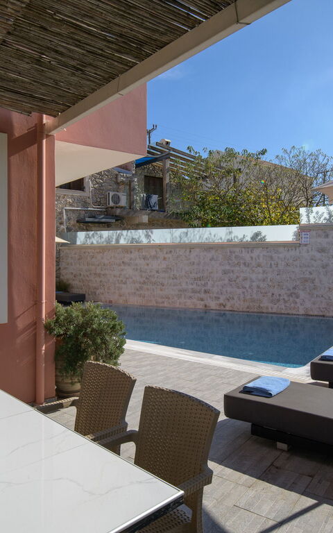 Doctor'S House: Exteriör, slå samman, Utomhus