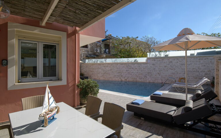 Doctor'S House: Exteriör, slå samman, Utomhus