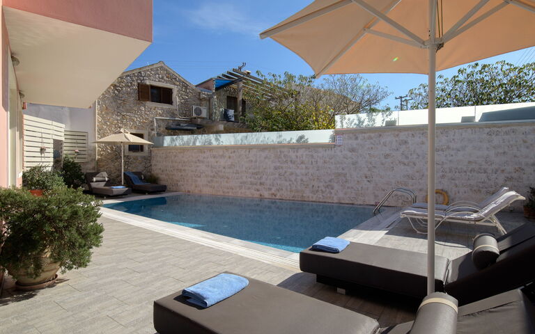 Doctor'S House: Exteriör, slå samman, Utomhus