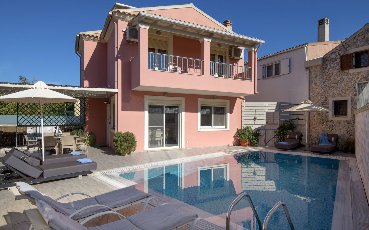 Doctor'S House: Exteriör, slå samman, Utomhus