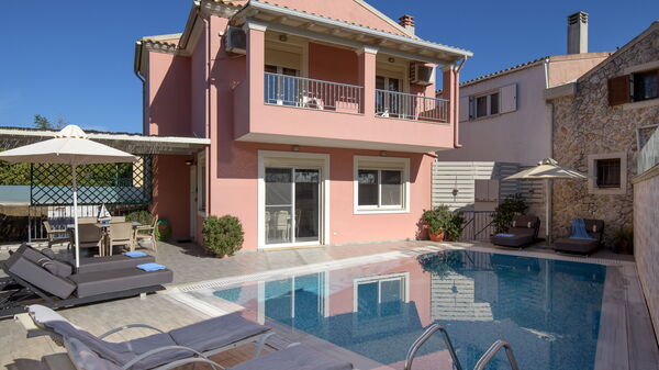 Doctor'S House: Exteriör, slå samman, Utomhus