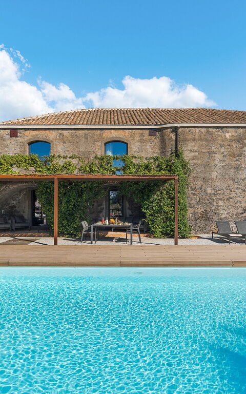 Muna Retreat: Exteriör, slå samman, Utomhus