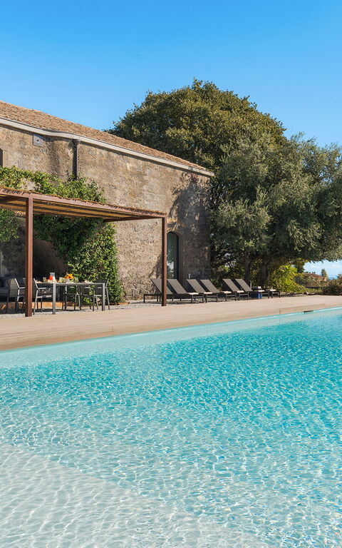 Muna Retreat: Exteriör, slå samman, Utomhus