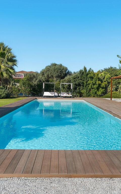 Muna Retreat: Exteriör, slå samman, Utomhus