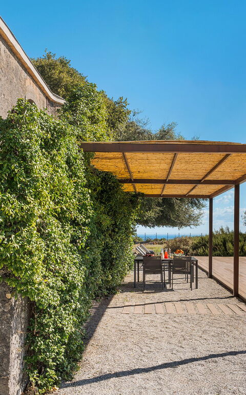 Muna Retreat: Exteriör, slå samman, Utomhus