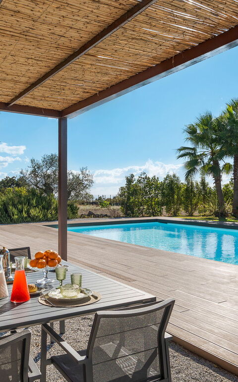 Muna Retreat: Exteriör, slå samman, Utomhus