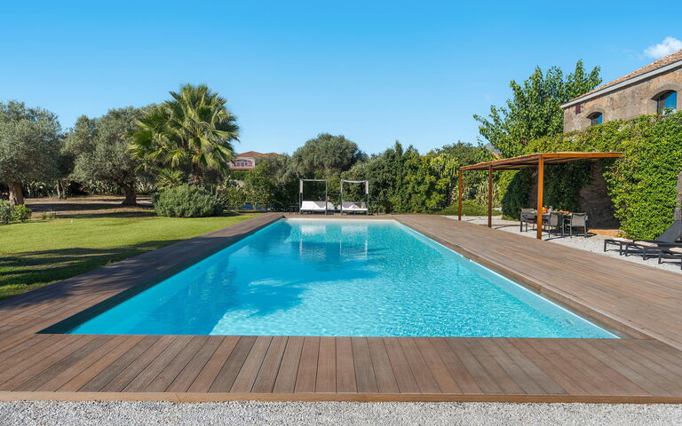 Muna Retreat: Exteriör, slå samman, Utomhus