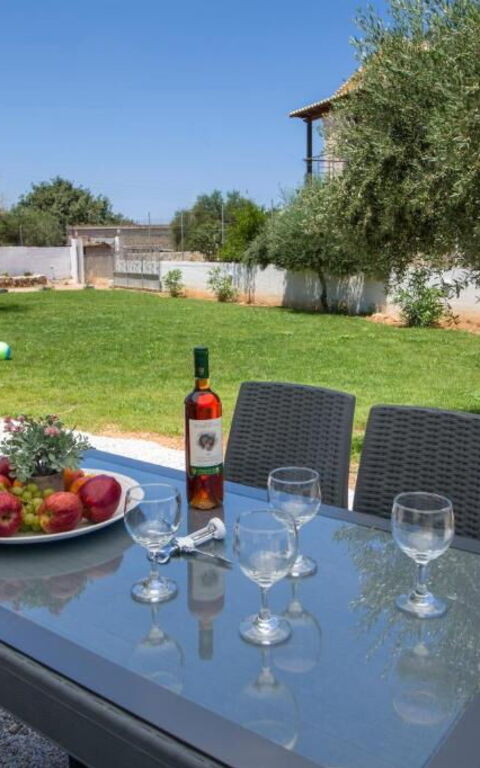 Magnolia: Exteriör, Utomhus