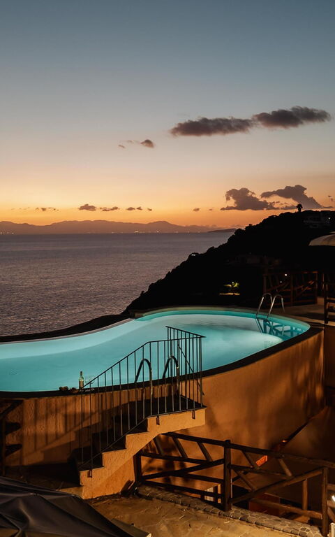 Villa Atlantide: Exteriör, slå samman, Utomhus, Visningar