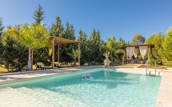 Villa Renedda: Exteriör, slå samman, Utomhus