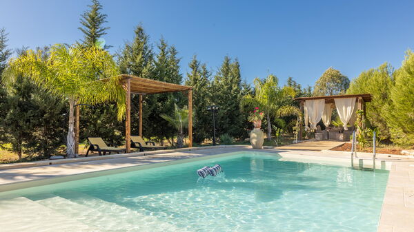 Villa Renedda: Exteriör, slå samman, Utomhus