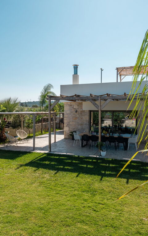 Villa Olympia: Exteriör, Utomhus