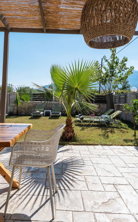 Villa Olympia: Balkong / terrass / uteplats, Exteriör, Trädgård, Utomhus