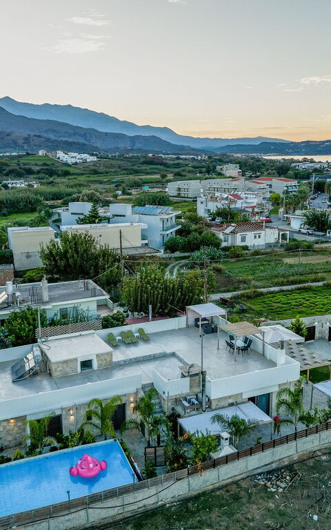 Villa Olympia: slå samman, Visningar