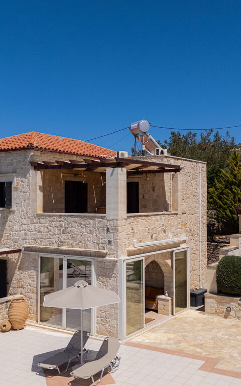 Villa Pi: Exteriör, Utomhus