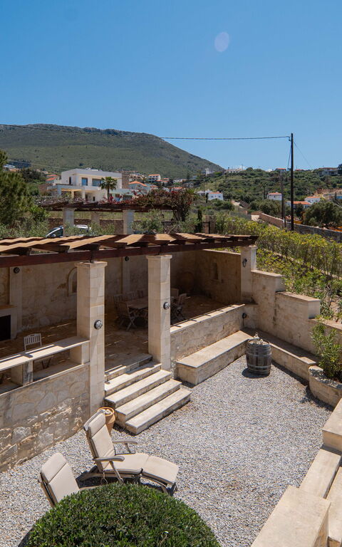 Villa Pi: Exteriör, Utomhus