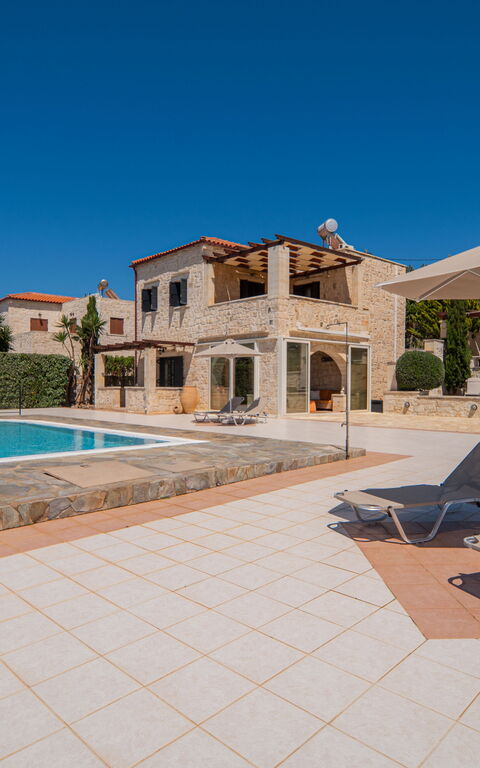 Villa Pi: Exteriör, Utomhus