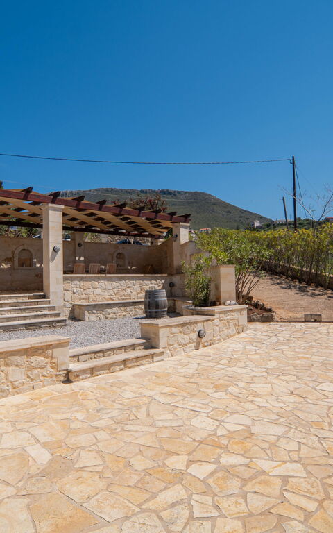 Villa Pi: Exteriör, Utomhus