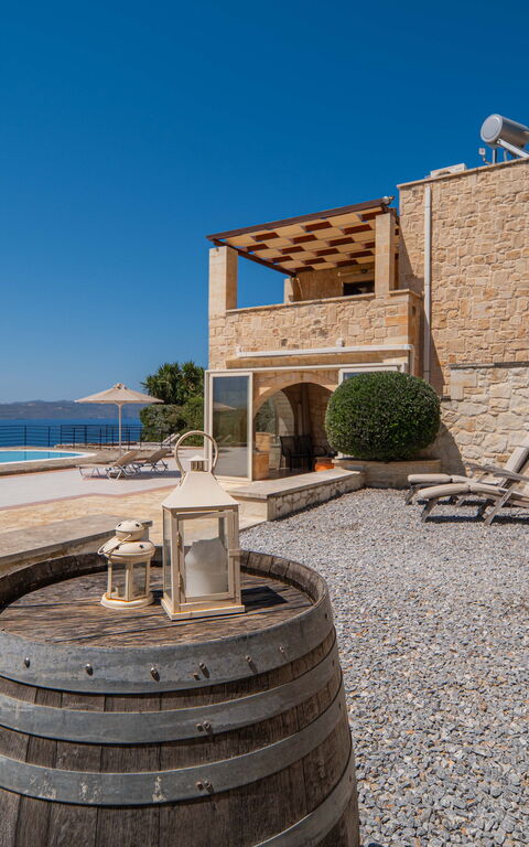 Villa Pi: Exteriör, slå samman, Utomhus