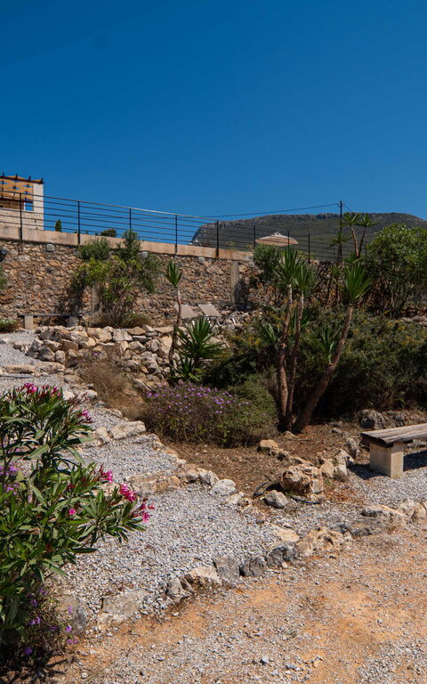 Villa Pi: Exteriör, Utomhus